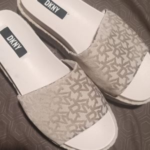 DKNY White and Gray Sandals